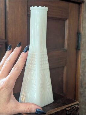 Vintage White Milk Glass Pyramid Vase Geometric Pattern Anchor Hocking Square